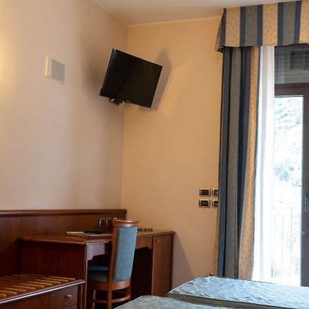 Garda Family House Hotel Castelletto Di Brenzone Luaran gambar