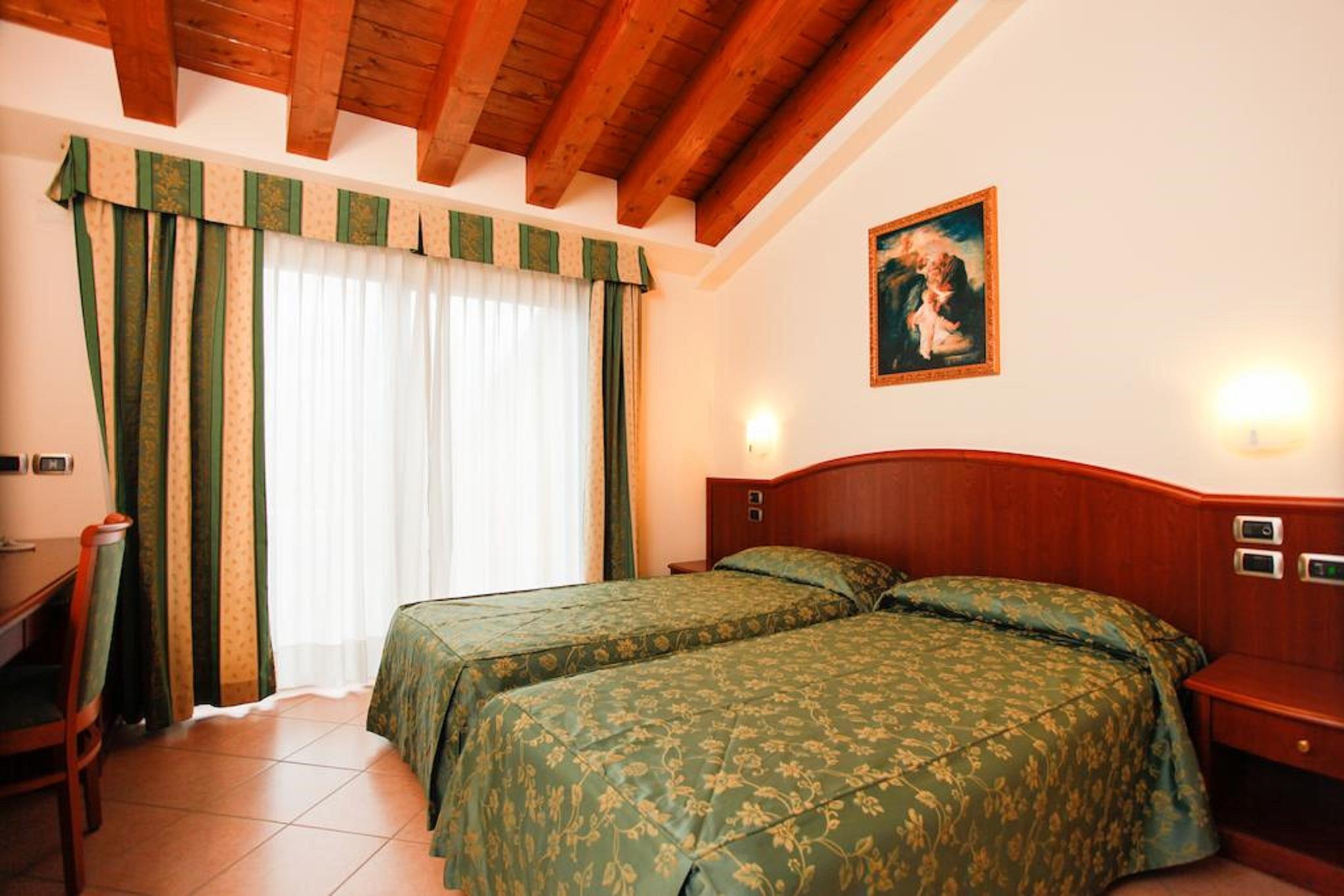 Garda Family House Hotel Castelletto Di Brenzone Luaran gambar