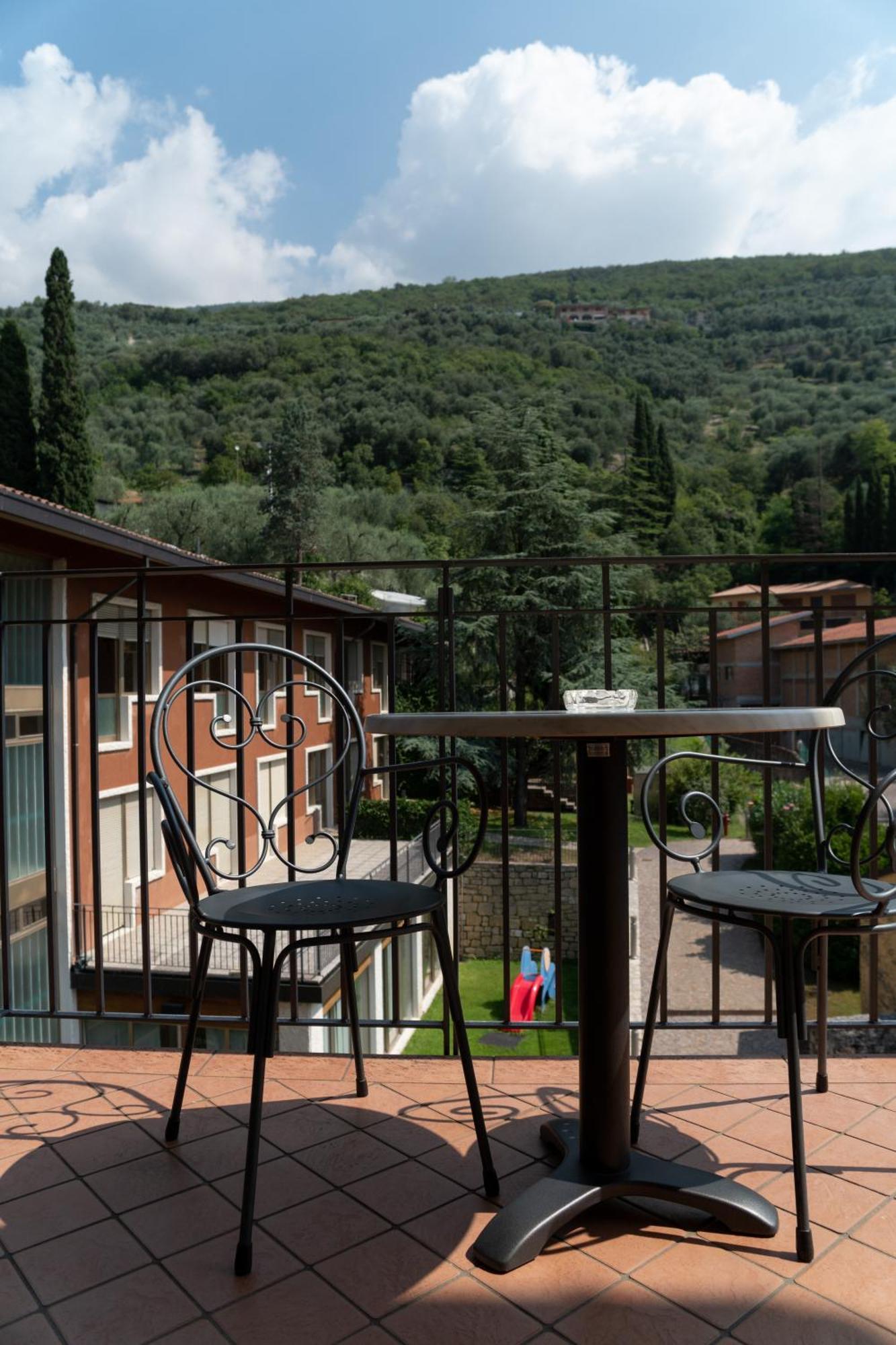 Garda Family House Hotel Castelletto Di Brenzone Luaran gambar