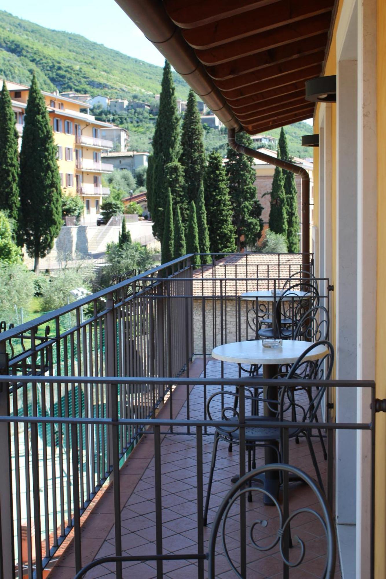 Garda Family House Hotel Castelletto Di Brenzone Luaran gambar